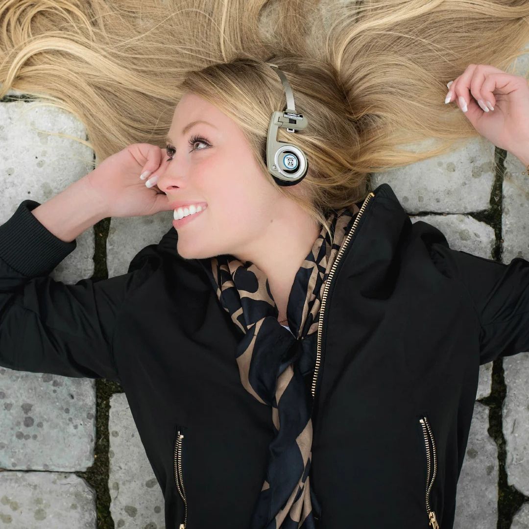 Ultra-Light Earphones: Pure Sound Freedom